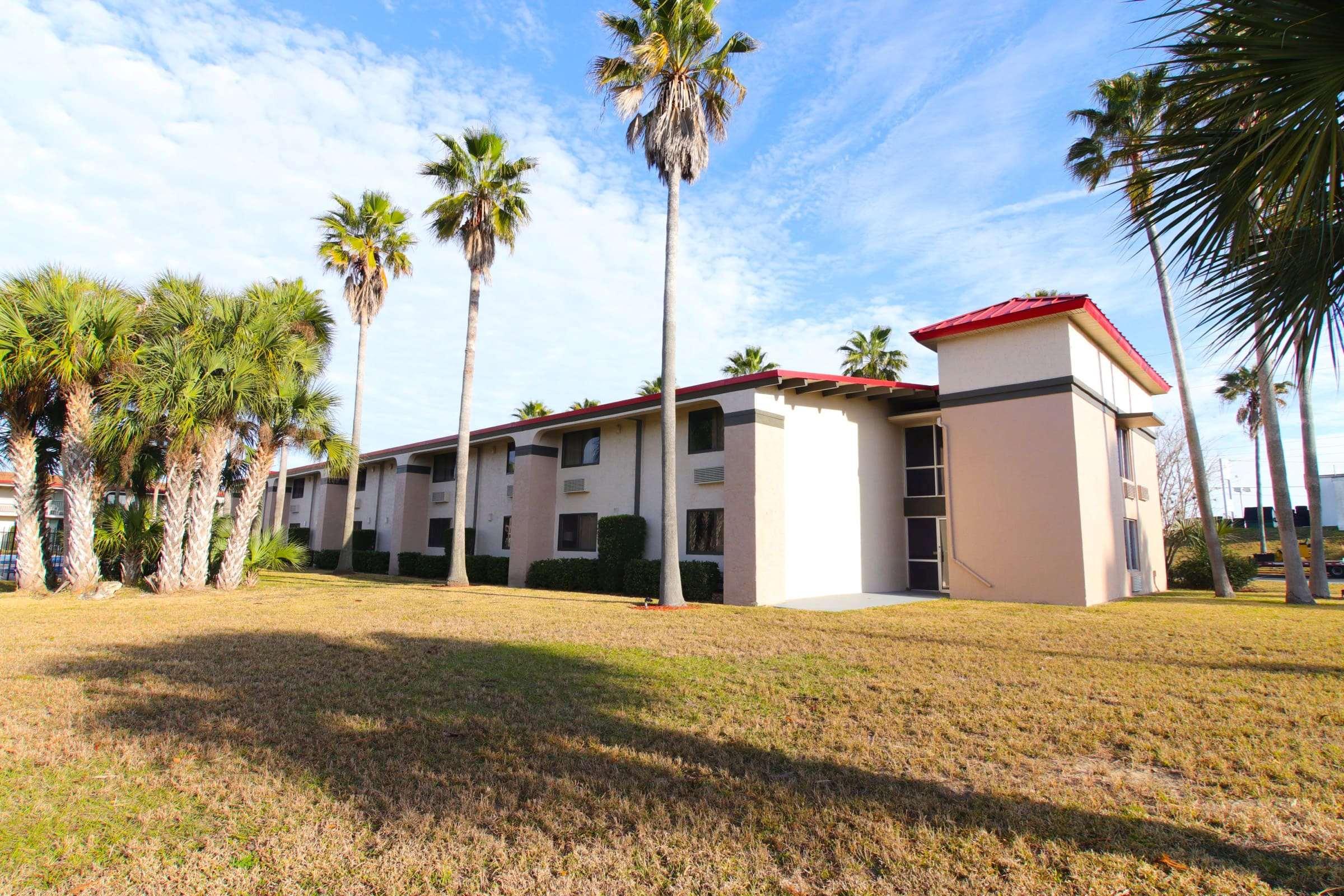 Hotel Ramada By Wyndham Orlando South 3*