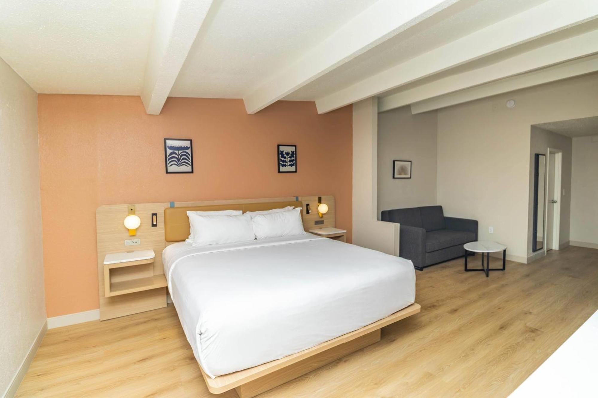 Ramada By Wyndham Orlando South Davenport