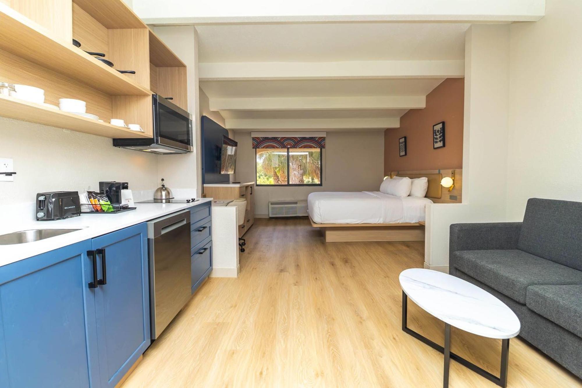 Ramada By Wyndham Orlando South