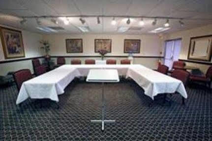 Ramada By Wyndham Orlando South Hotel 3*